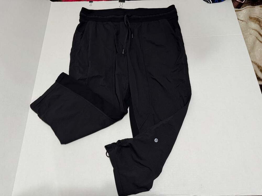 Lululemon Dance Studio Jogger Pants Size 14 Black cropped